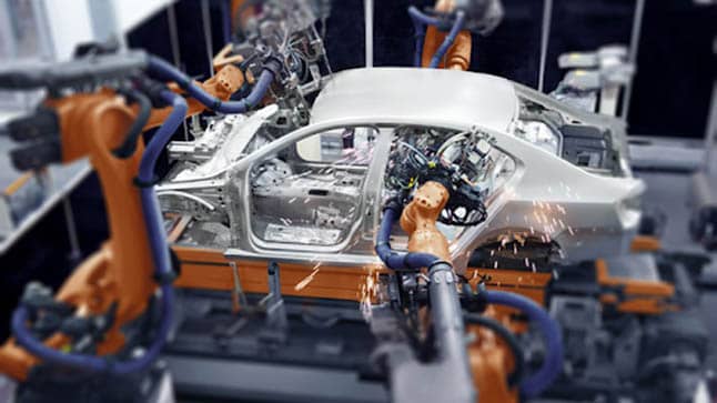robot fabricando un coche